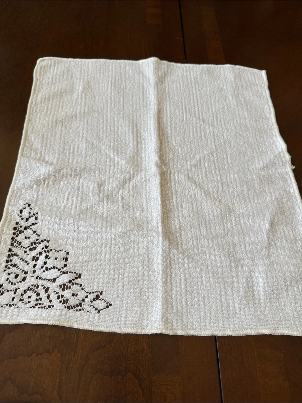 VTG ca 1960’s French White cotton gauze lace Corner dinner Napkins Quaker style